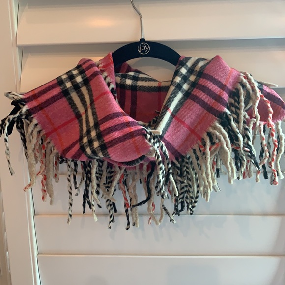Burberry pink plaid fringe scarf - Picture 2 of 5